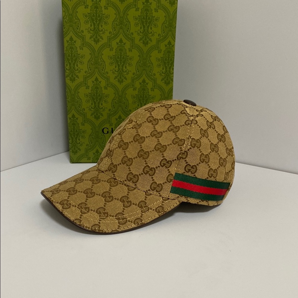 Gucci Tan Monogram Cap with Green and Red Stripe💥❤️